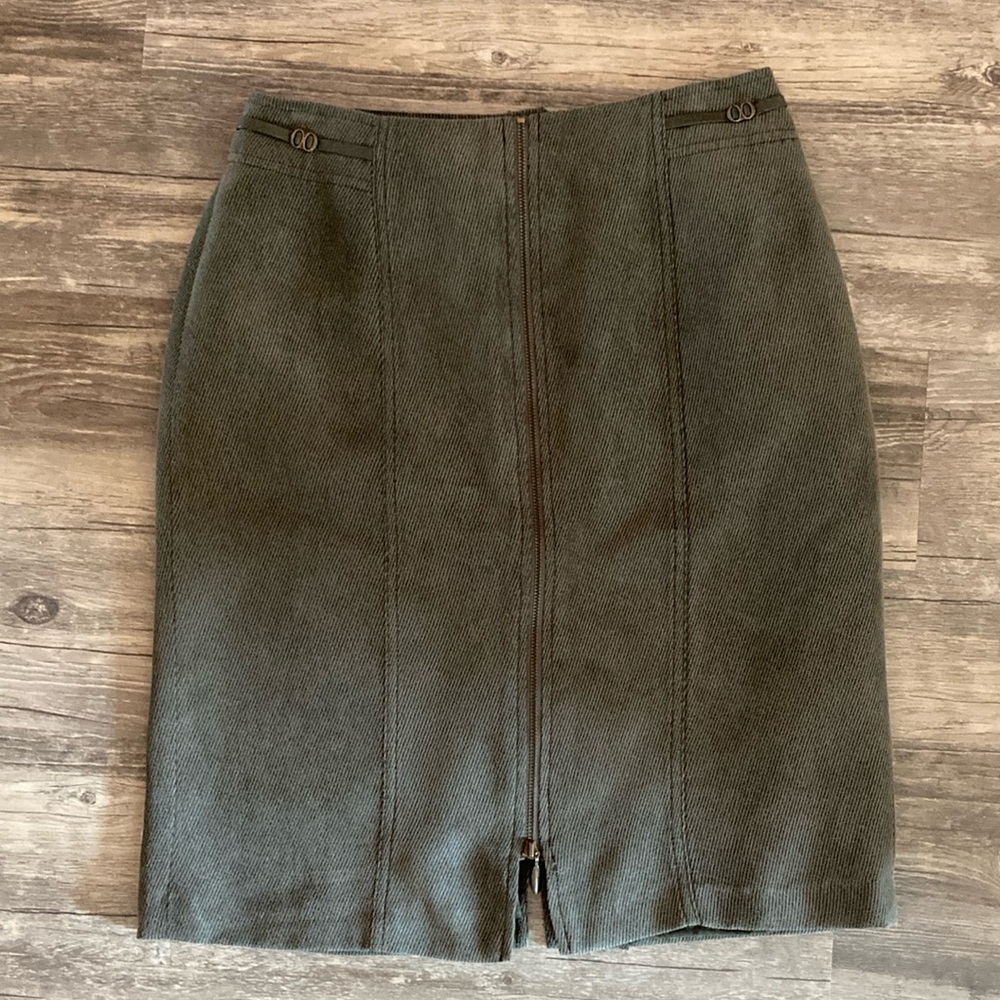 Vintage Conrad C Collection fall zip front skirt. Size 6